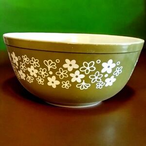 Pyrex Crazy Daisy/Spring Blossom Mixing BowlPyrex Avocado Green/White 1.5 QT #14